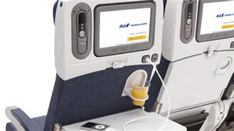 does boeing 777 have outlets